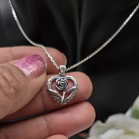 ROSY HEART NECKLACE - Picture 4 of 4